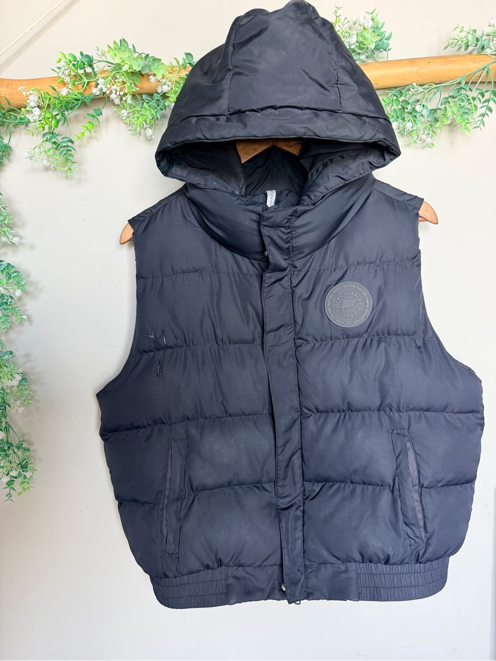 Fabletics black puffy vest | size M *damage*